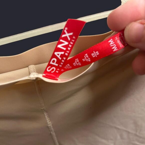 Spanx Women's Tan and Cream Shorts - Picture 3 of 3